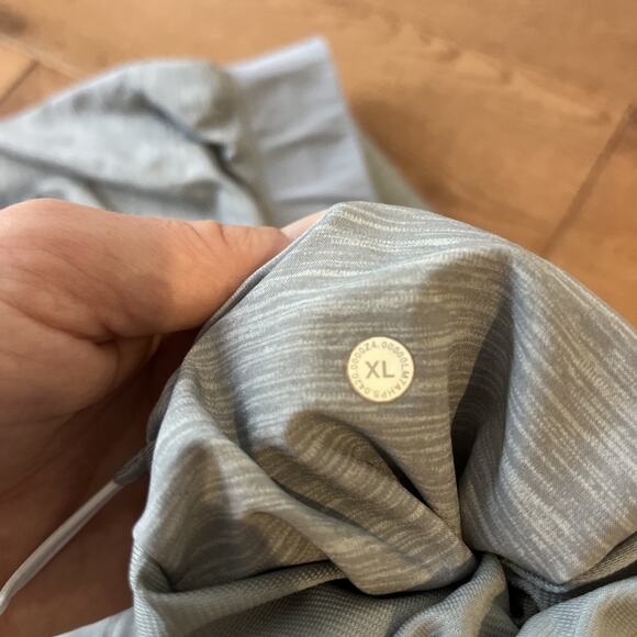 Lululemon T.H.E. Linerless Shorts 9” Heathered Gray Men’s XL Great Condition - Picture 7 of 8